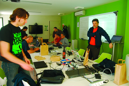 Els programadors i usuaris es van trobar al primer pis del centre