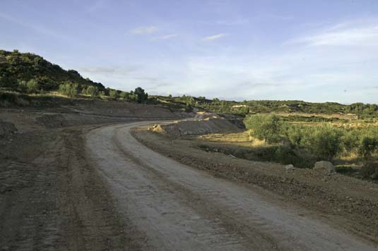 Futura carretera que arribarà a dalt de la presa de l'Albagés
