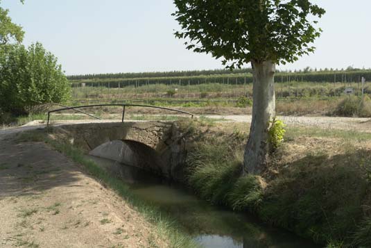El canal d'Urgell al seu pas per la Vall de Miravall, una zona eminentment agrícola