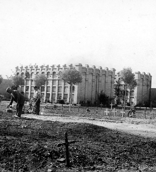 Zona de les fosses comunes del cementiri de Sant Boi (Foto: Arxiu Històric Municipal de Sant Boi de Llobregat)