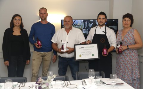 Foto de família en la presentació de l'oli Les Cabanes Taste of Earth (Foto: ACN/Oriol Bosch)