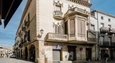 Façana de Morera i Gatell. (foto: Xavi Minguella)