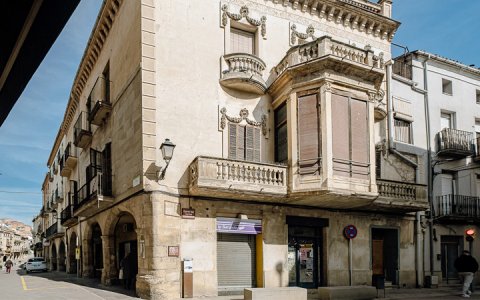 Façana de Morera i Gatell. (foto: Xavi Minguella)