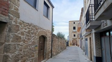 A l'esquerra, l'immoble que s'ha fet nou. (foto: F.F.)