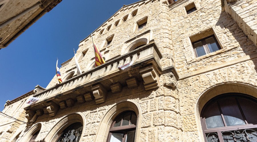 El ple de l’ajuntament de Cervià ha perdut dos regidors últimament. (Foto: Xavi Minguella)