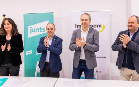 Anna Feliu, Jordi Turull, Manel Solé i Antoni Villas, a l'acte de signatura del pacte.