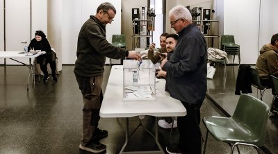 Votacions a Juneda. (foto: Xavi Minguella)