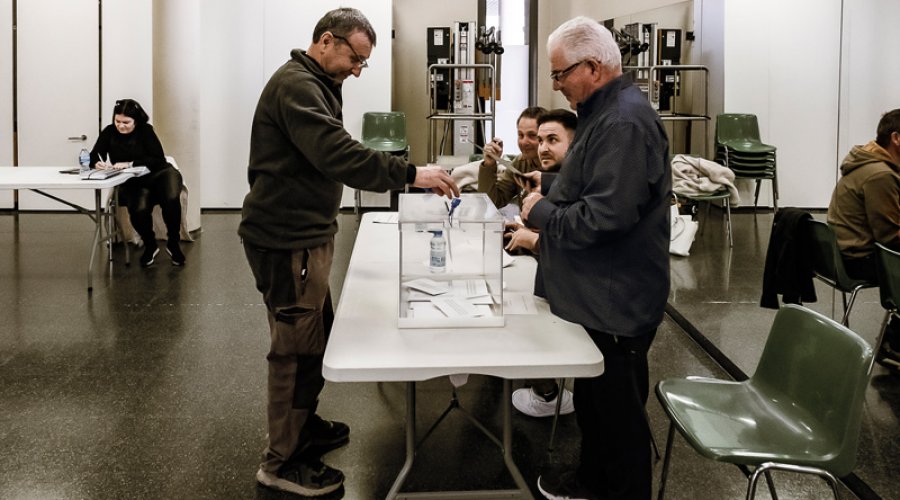 Votacions a Juneda. (foto: Xavi Minguella)