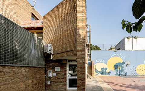 Exterior del centre, que forma part de la ZER Pedrera.    FOTO: X. Minguella