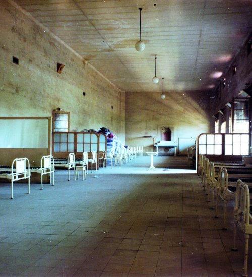Interior del pavelló de Santa Faustina als anys 70. (foto: Recinte Modernista de Sant Pau)