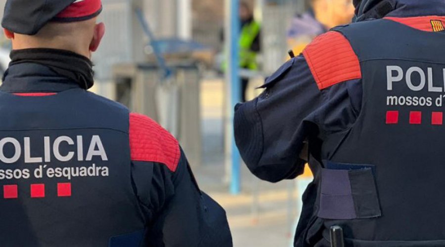 Imatge d'arxiu de dos agents dels Mososs d'Esquadra.