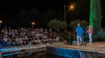 Els premis s'entreguen durant la Nit Poètica que es fa a l'agost als rentadors. (foto: Xavi Minguella)