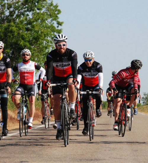 Un dels moments de la primera etapa feta l’any passat, entre el poble aragonès de Peraltilla i Lleida. FOTO: Pedal Antifeixista