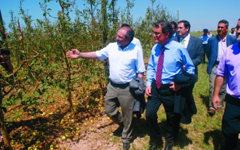Mas, acompanyat del president de la Diputació, Joan Reñé.